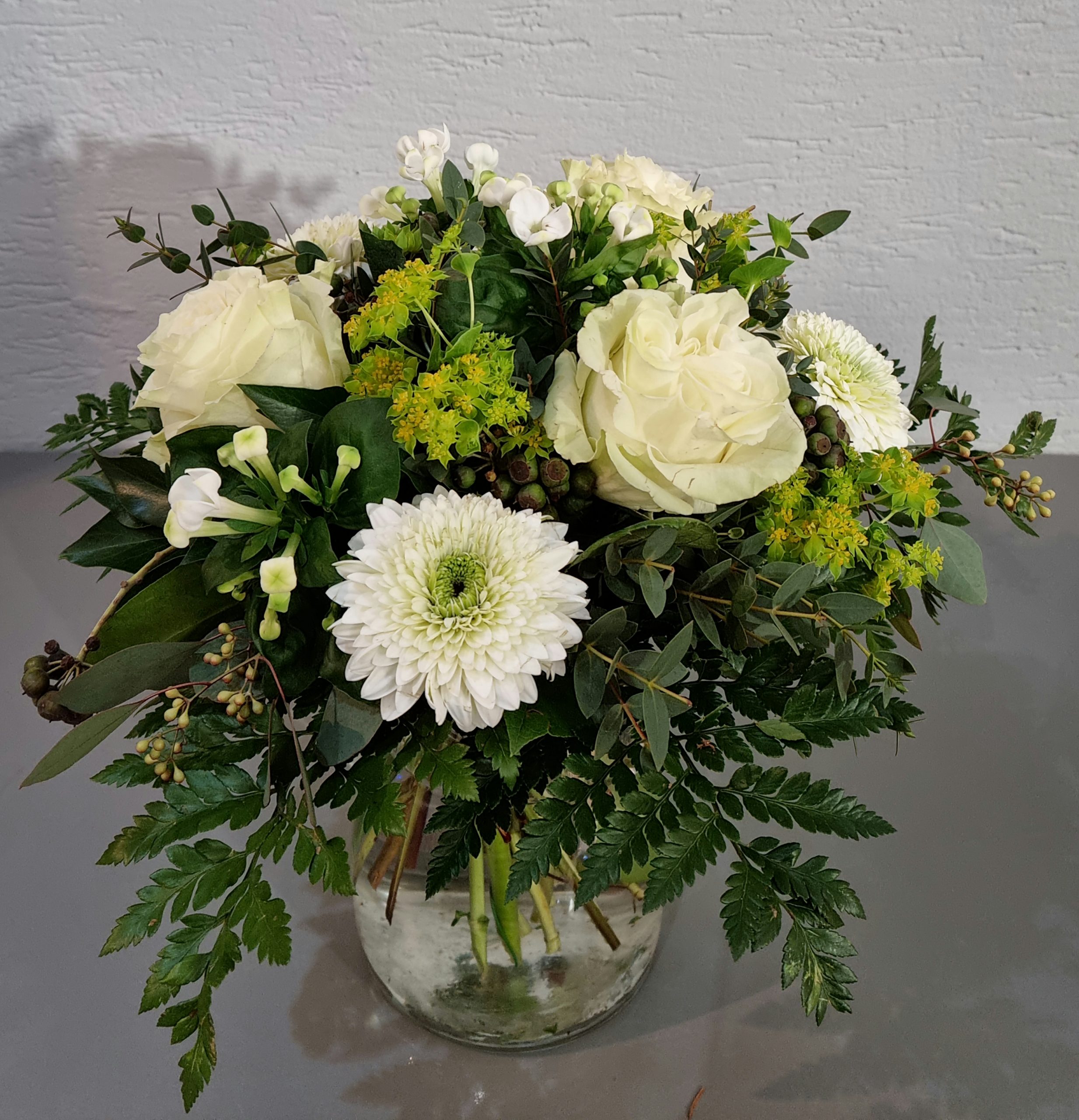 BOUQUET ROND FLEURI BLANC