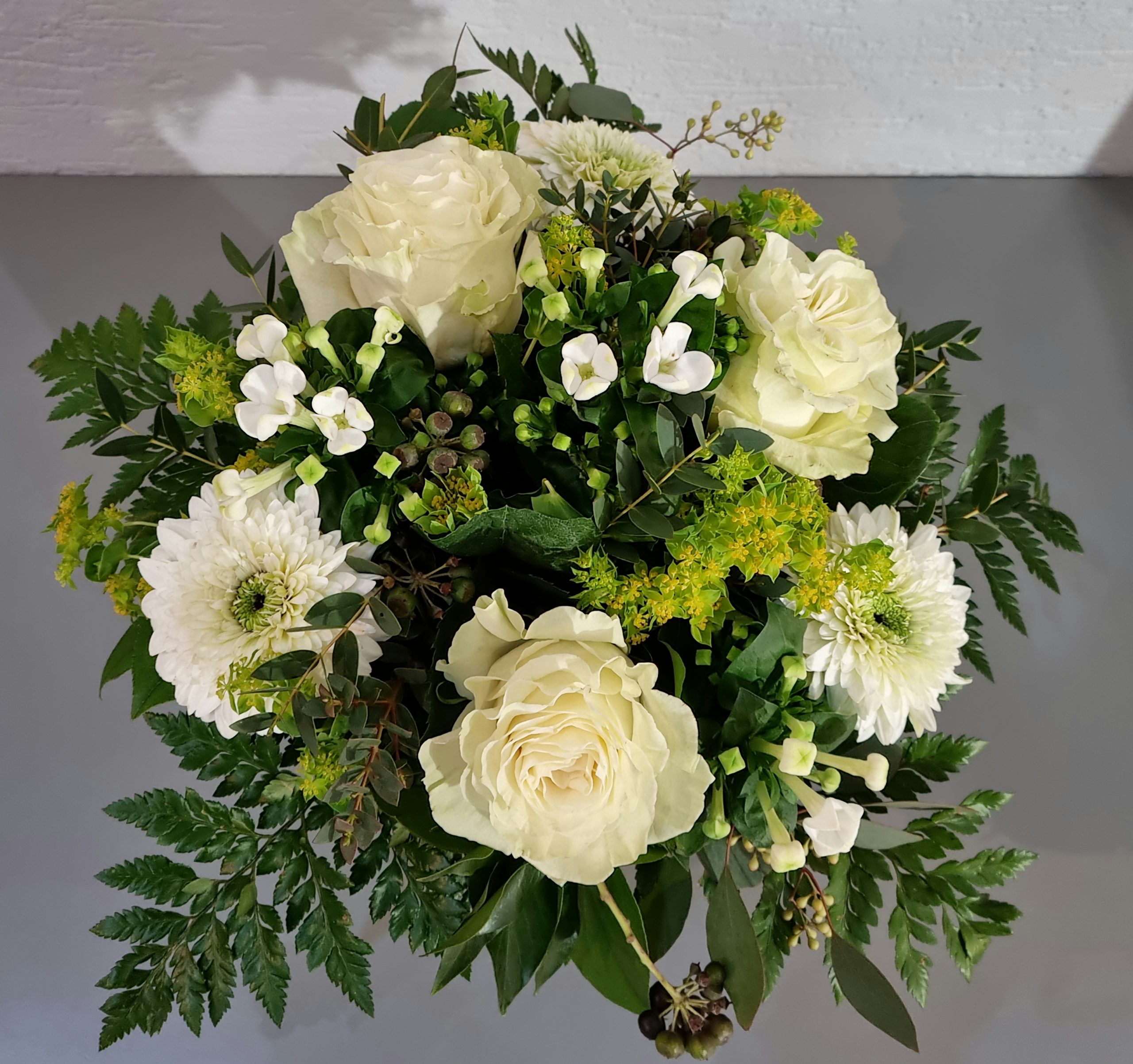 BOUQUET ROND FLEURI BLANC – Image 2
