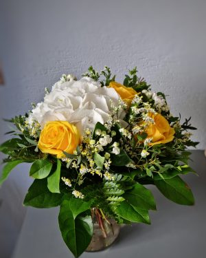 BOUQUET ROND HORTENSIA ROSES JAUNES